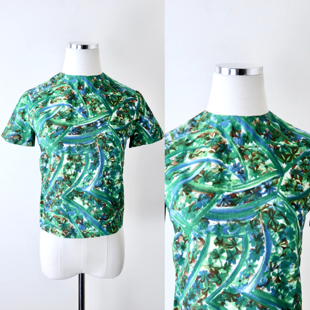 Vintage 1960s Abstract Print Short Sleeve Blouse Button Back Top Poly Crepe